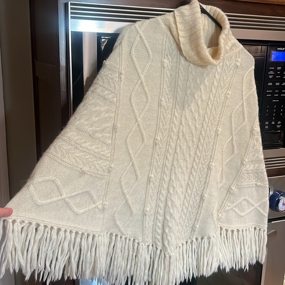 ACROBAT IVORY ALPACA WOOL BLEND CABLE KNIT SWEATER PONCHO TURTLENECK FRINGE HEM - Picture 2 of 9